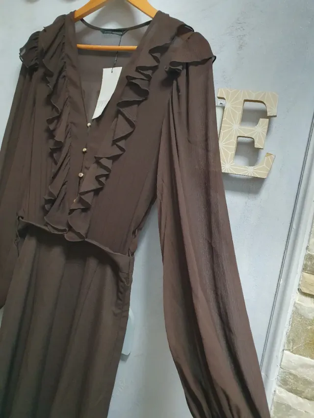 Vestido Zara Marrón Volantes midi