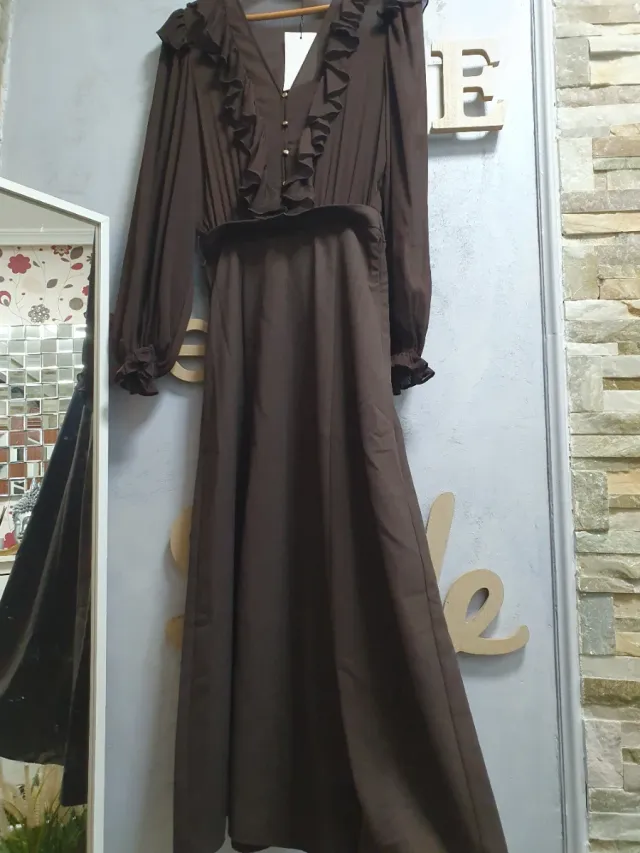 Vestido Zara Marrón Volantes midi