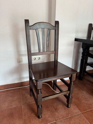 Mesa de comedor de madera con 6 sillas