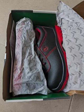 Botas de seguridad Isaline negras y rojas