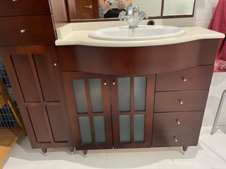 Mueble de baño madera con espejo