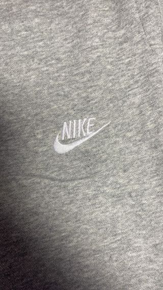 Pantalón Nike gris