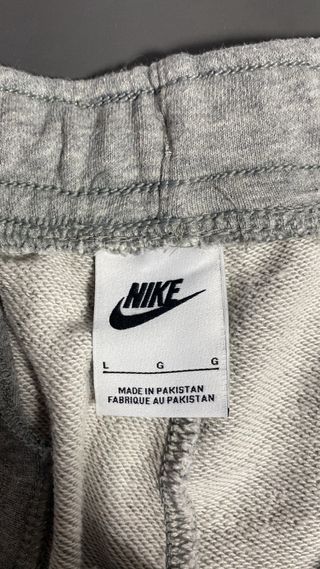 Pantalón Nike gris