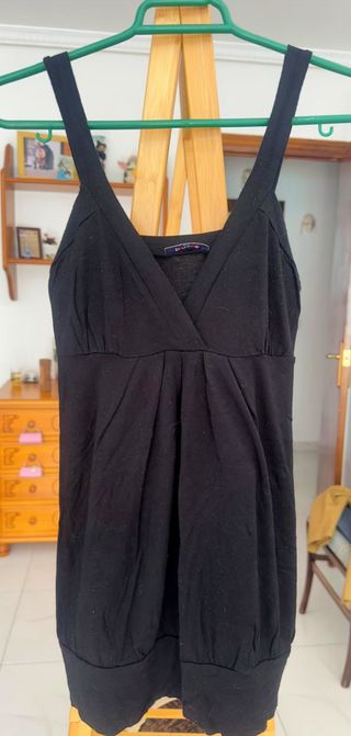 Camiseta tirantes escote V negra