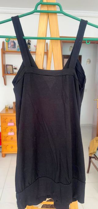 Camiseta tirantes escote V negra