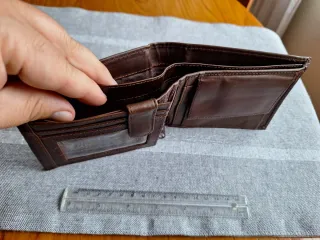 Cartera de piel marrón