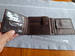 Cartera de piel marrón