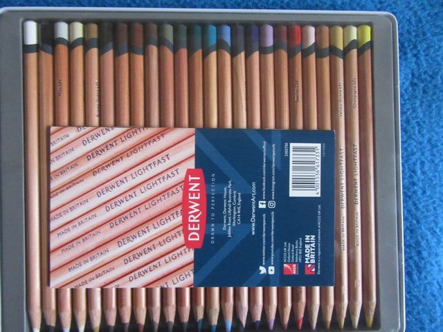 24 Lápices Derwent Lightfast Profesionales