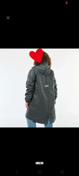 Parka impermeable con capucha y forro sin estrenar