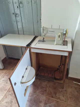 Máquina de coser Sigma antigua