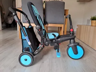 Triciclo Smartrike azul y negro