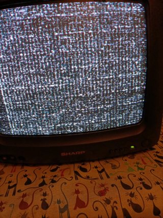 Televisor Sharp de tubo negro