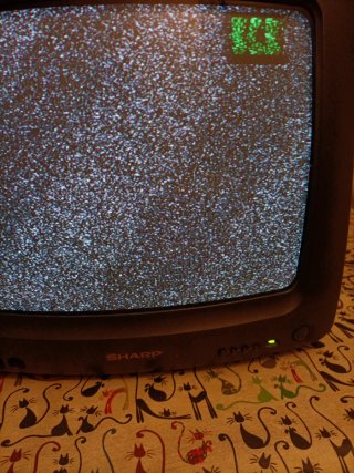 Televisor Sharp de tubo negro