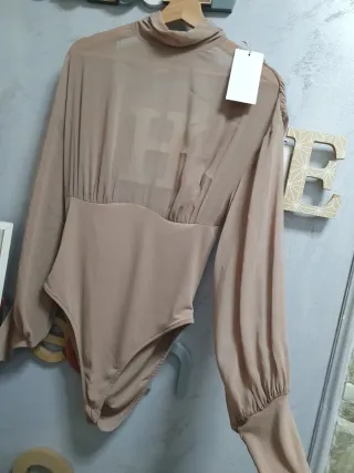 Body Zara manga larga cuello alto beige