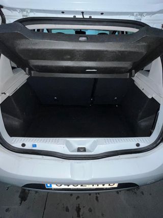 Dacia Sandero 2013 con pantalla y altavoces nuevos