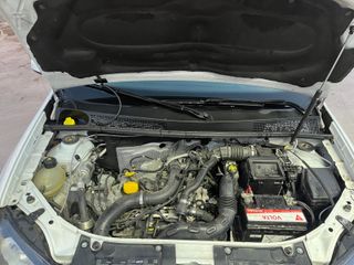 Dacia Sandero 2013 con pantalla y altavoces nuevos