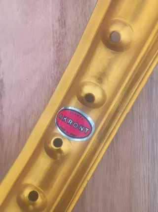 Llanta moto Derbi Akront Dorada