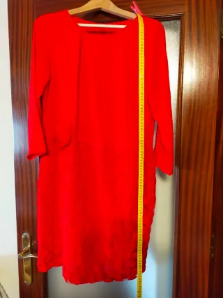 Vestido de cóctel rojo con flores