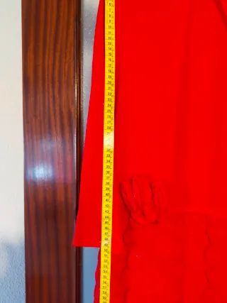 Vestido de cóctel rojo con flores