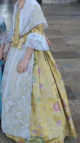 Traje de Fallera Oro
