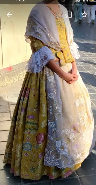 Traje de Fallera Oro