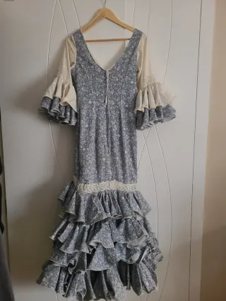 Traje de flamenca azul y blanco