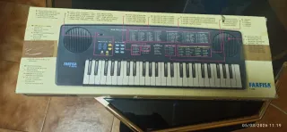 Piano electrónico Farfisa 49 Teclas