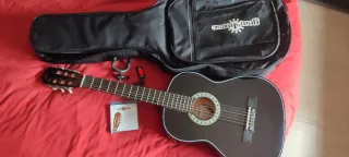 Guitarra Negra con Funda y Afinador