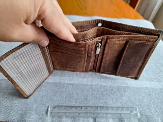 Cartera de piel marrón