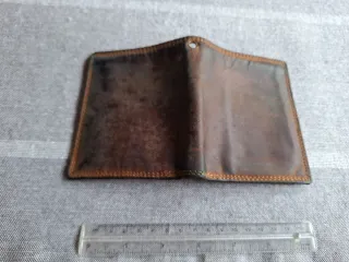 Cartera de piel marrón