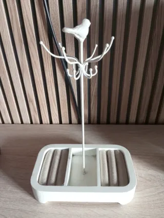 Joyero de madera con soporte para collares