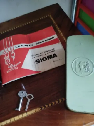 Máquina de coser Sigma vintage con caja original