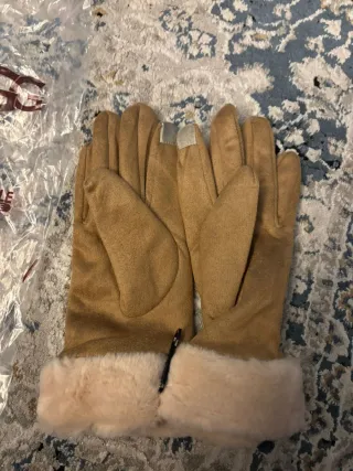 Guanti UGG marroni con pelliccia