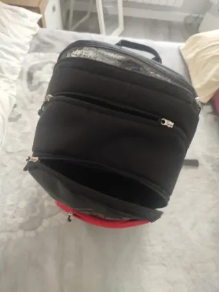 Mochila Bullpadel Negra y Roja precio negociable