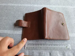 Cartera de piel marrón