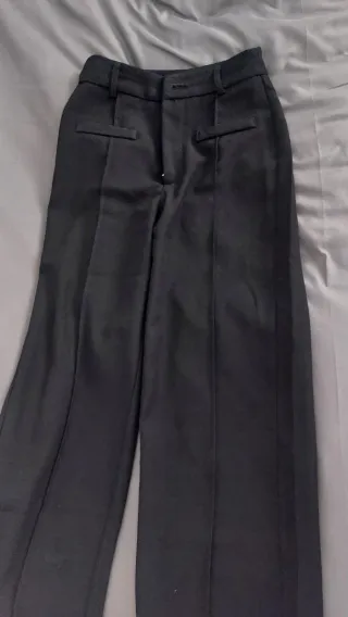 Pantalón negro Shein talla XXS con pinzas.poco uso