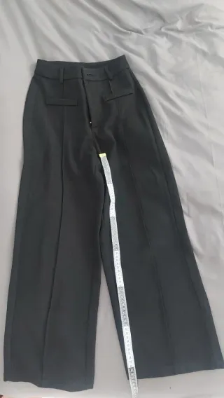 Pantalón negro Shein talla XXS con pinzas.poco uso