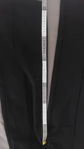 Pantalón negro Shein talla XXS con pinzas.poco uso