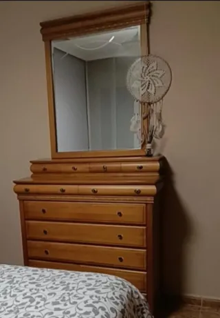 ¡¡Urgue!!Comoda con espejo.