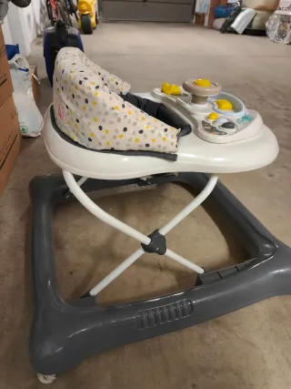 Tacatá Safety 1st con bandeja de juegos