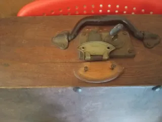 Maleta antigua de madera