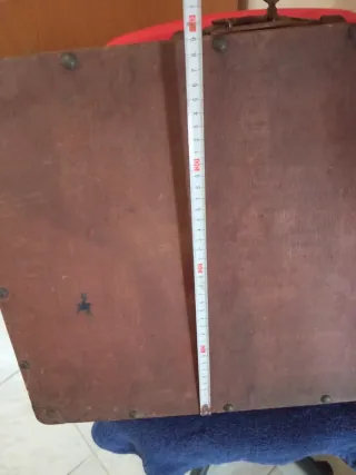 Maleta antigua de madera