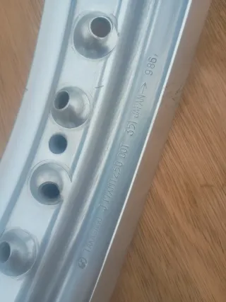 Llanta moto Takasago