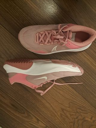 Zapatillas Nike Mujer 38 Legend Essential, nuevas