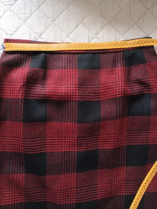 Falda cuadros rojo y negro