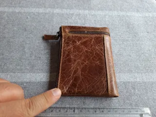Cartera de piel marrón