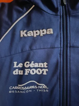 Chaqueta deportiva Kappa azul y blanca