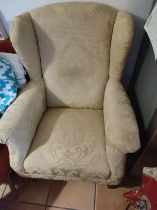 Sillón de tela beige