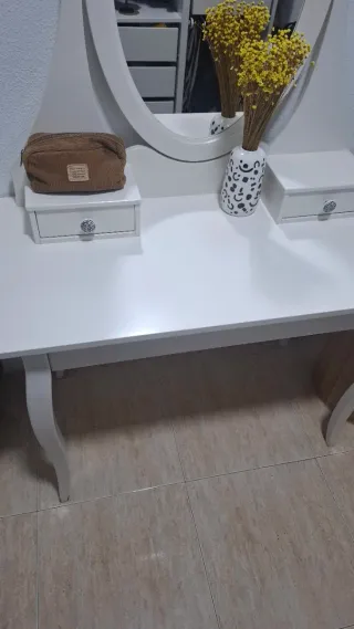 Tocador Blanco con Espejo Ovalado