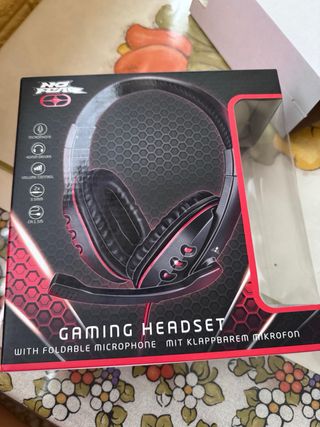 Cuffie Gaming  Nere e Rosse, mai usate.